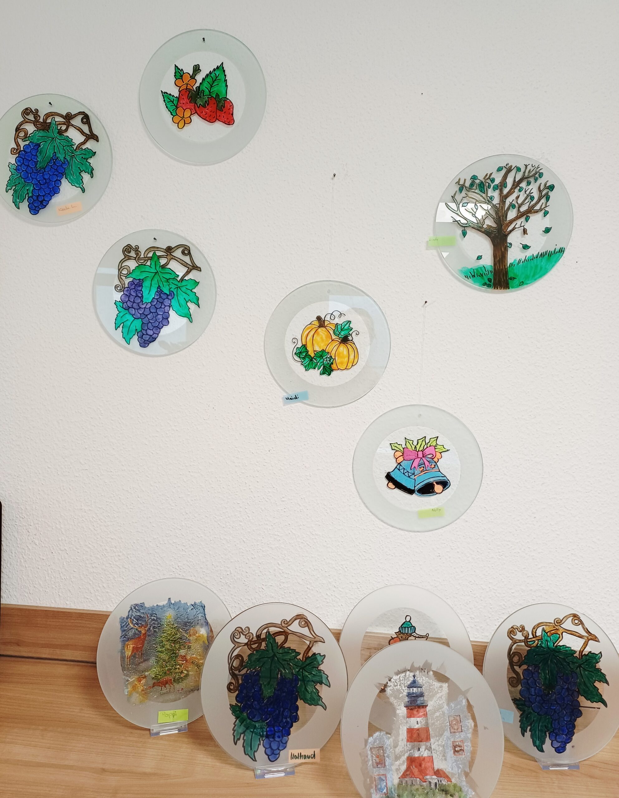 bemalte Glasscheiben der Bewohner*innen